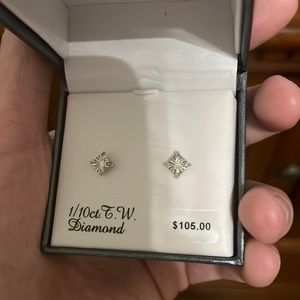 NEVER WORN!! Kohls diamond earrings